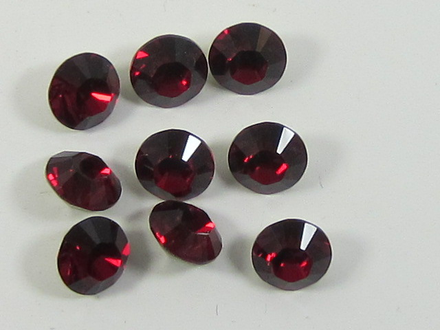 ss19 (4.4-4.6mm) 72pcs. SIAM POINTED BACK European Rhinestones